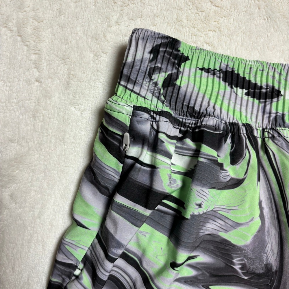 Lululemon Women's Hotty Hot High Rise Shorts 4" Size 4 Special Edition Green - Picture 10 of 10